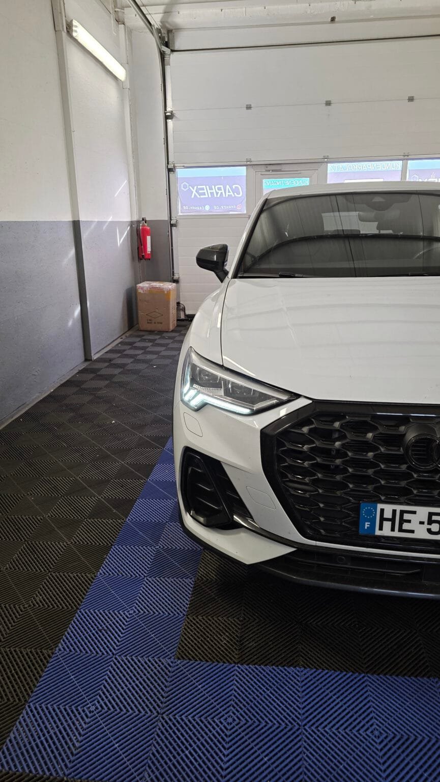 Audi Q3 F3 aus Frankreich bei CarHex zur Nachrüstung der Ambientebeleuchtung