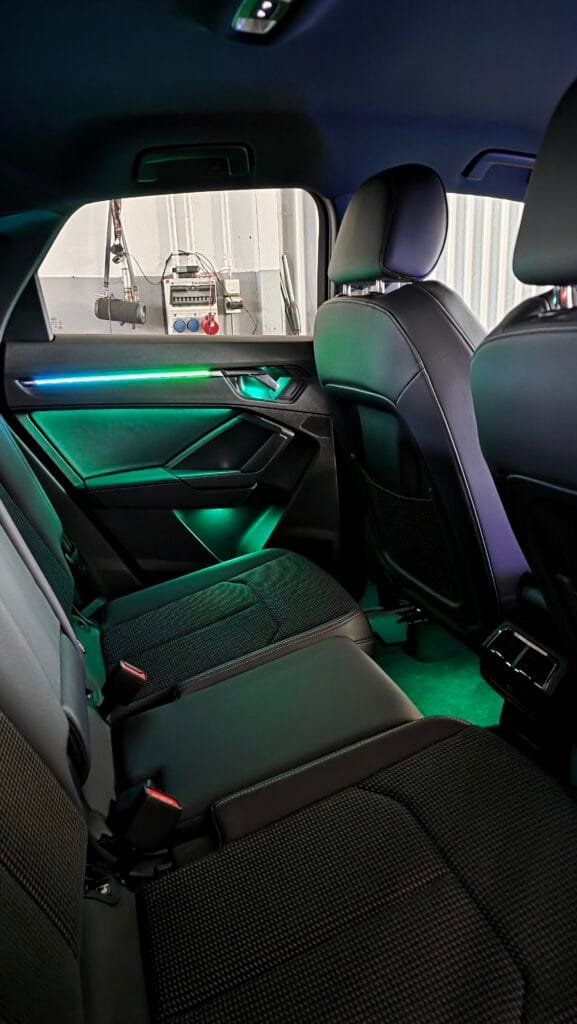 Audi Q3 F3 Ambientebeleuchtung mit 64 Farben nachgerüstet