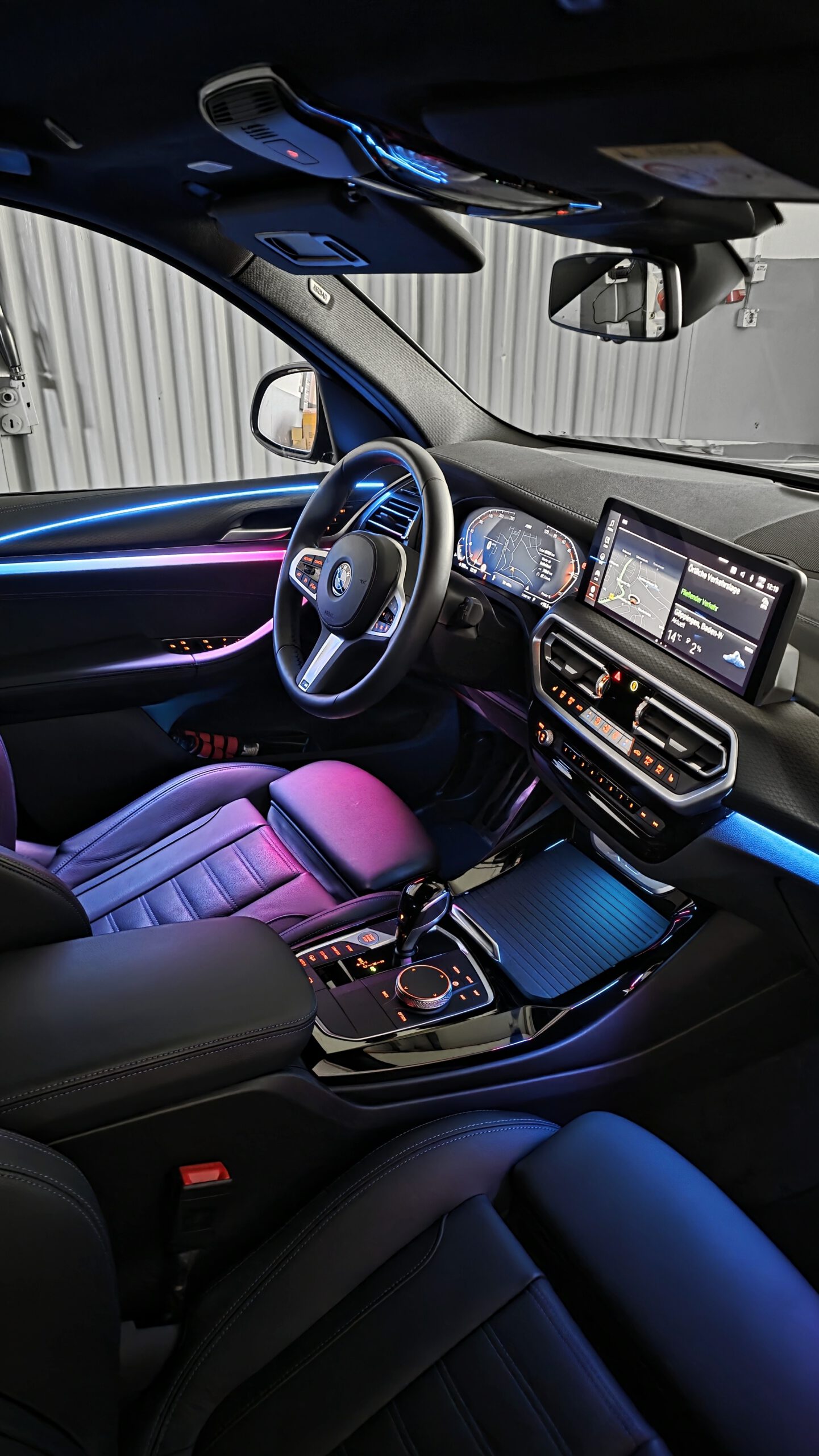 bmw_x3_g01_aus_Luxemburg_Nachrüstung_Ambientebeleuchtung_mit_Einbau_Displaysteuerung_2