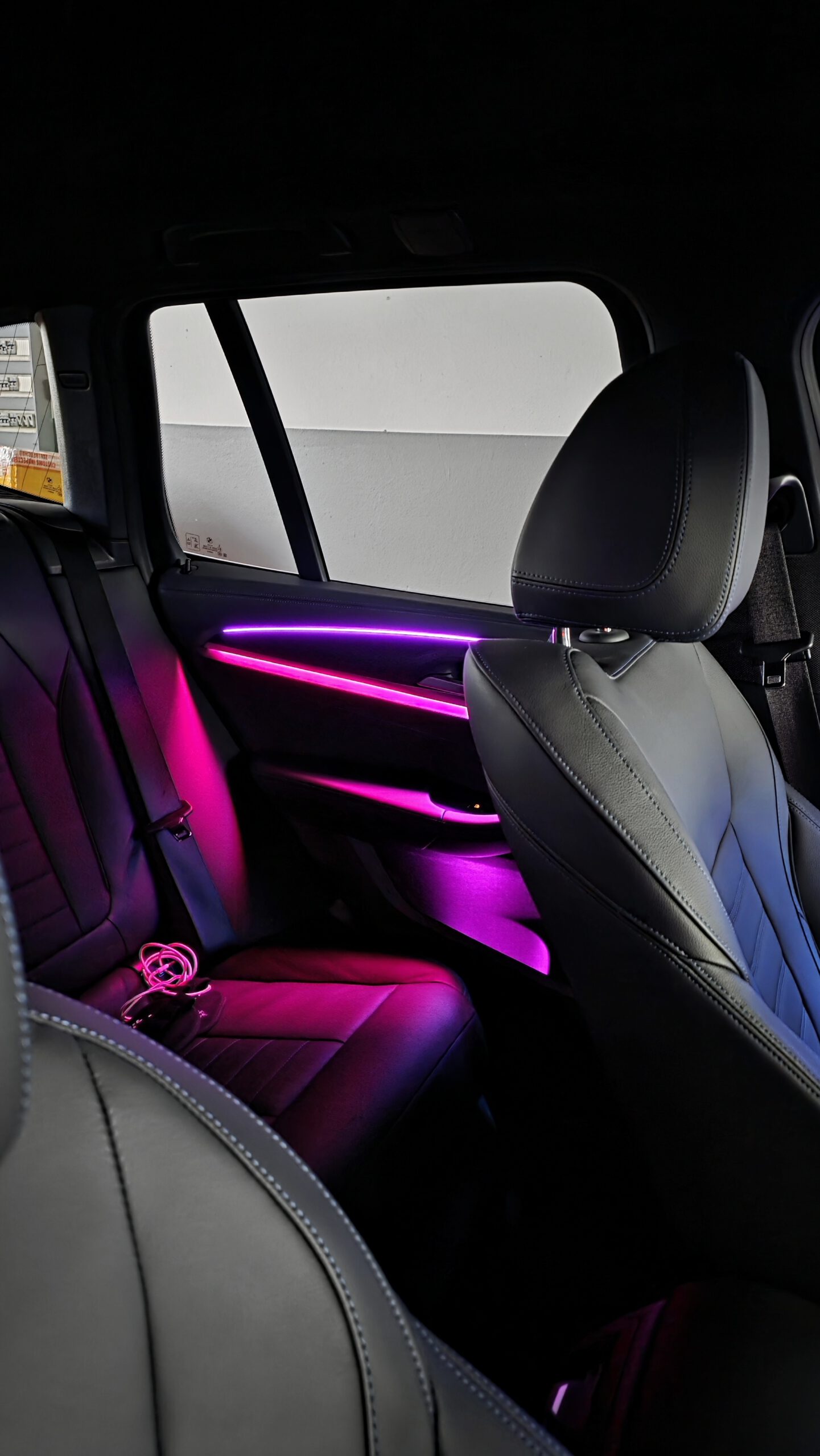 bmw_x3_g01_aus_Luxemburg_Nachrüstung_Ambientebeleuchtung_mit_Einbau_Displaysteuerung_3