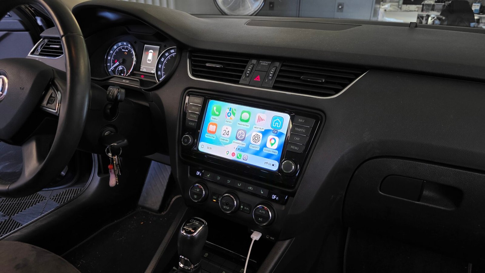 Skoda_Octavia_Apple_CarPlay_Android_Auto_Nachrüstung_Einbau_carhex_2 Apple-CarPlay & Android-Auto für Skoda Octavia III (5E) (Nachrüstung)