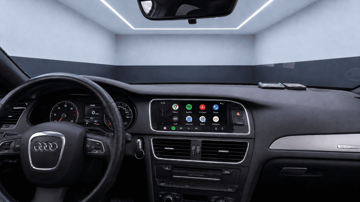 Apple CarPlay und Android Auto auf dem Display im Audi A4 A5 B8 Innenraum
