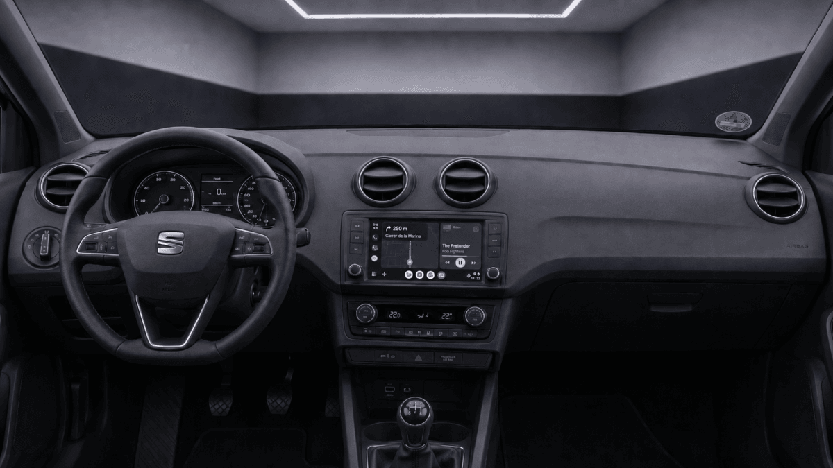 Apple CarPlay und Android Auto auf dem Fahrzeugdisplay im Seat Ibiza 6P Innenraum