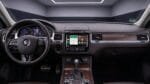 CarPlay- und Android-Auto-Navigation auf dem Display im VW Touareg II 7P Innenraum