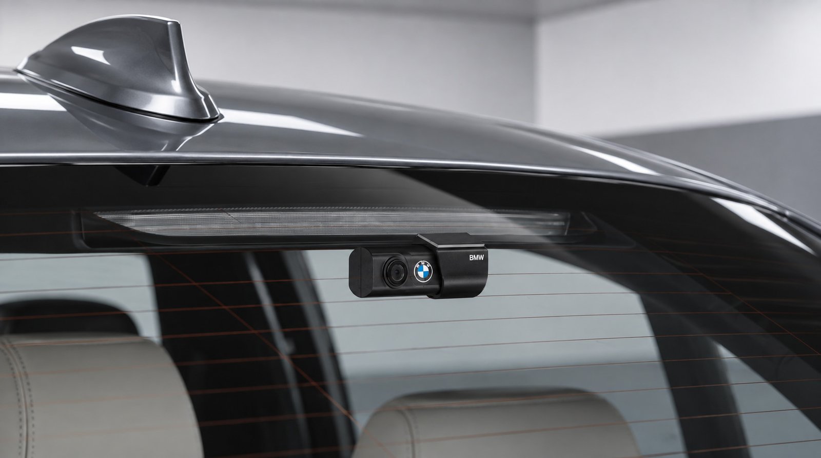 BMW Advanced Car Eye 3.0 Pro Heckkamera an der Heckscheibe installiert